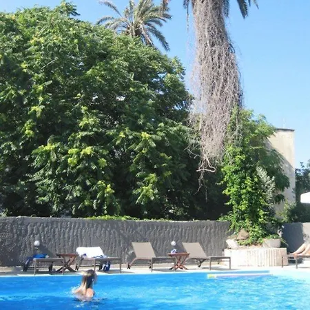 Amphitryon Boutique Готель