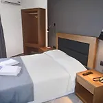 Отель Amphitryon 3*